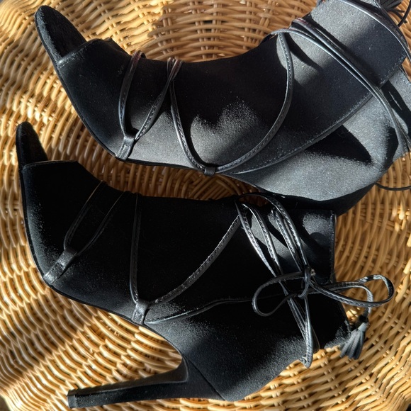 Joe’s “Halsey” soft leather suede heels Black, Size 6 - Picture 9 of 10